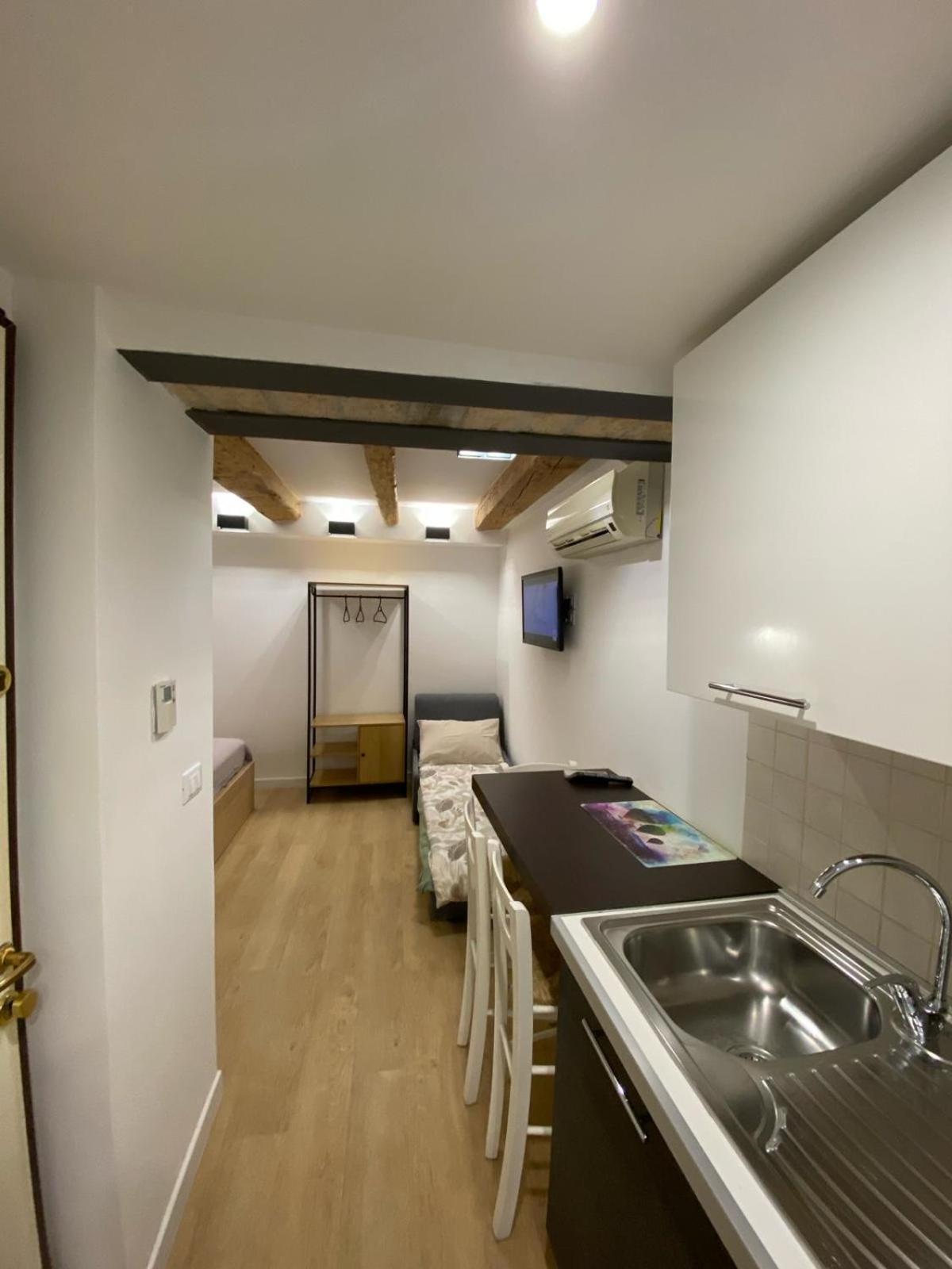 Oasi Central - Appartamento In Pieno Centro Триест Екстериор снимка